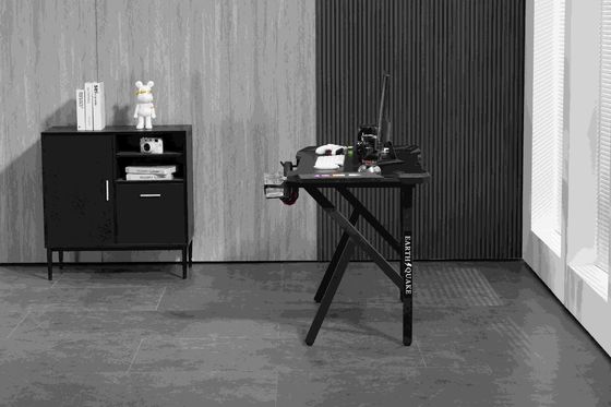 Riorganizza la tua configurazione di gioco con Alinunu Modern Gaming Table Metal RGB Lights Cavi USB