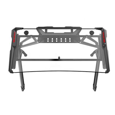 Setup per giocatori professionali, tavolo moderno e con accessori convenienti