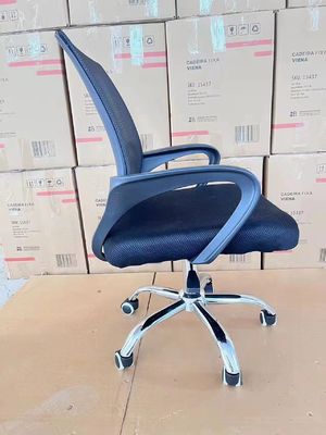 Sedia di ufficio rotante ergonomica moderna a base d'argento per migliorare l'efficienza del lavoro