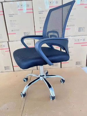 Sedia di ufficio rotante ergonomica moderna a base d'argento per migliorare l'efficienza del lavoro