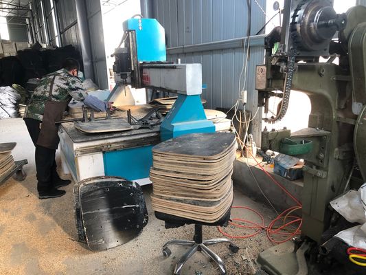 Acceptabile OEM ODM High Back Office Chair con supporto lombare e poggiapiedi regolabili in 2D